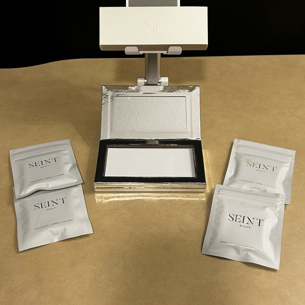Seint Beauty Eyeshadow Palette with 4 Eyeshadows